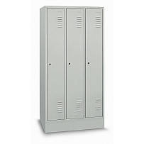 Garderobenschrank mit Sockel, 3 Abteile